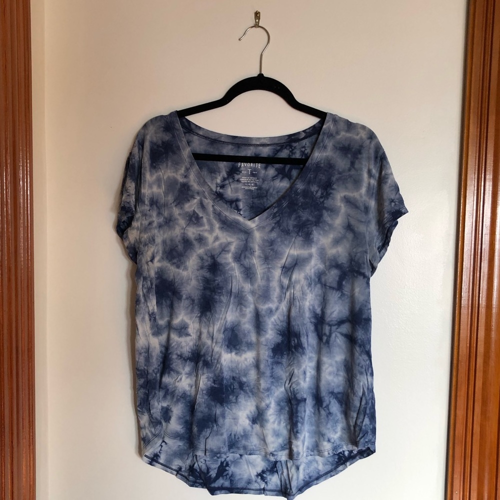 women’s american eagle outfitters v-neck shirt